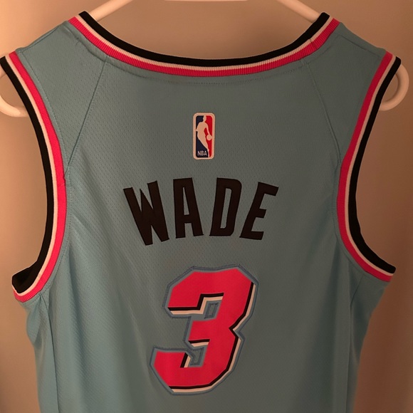 Basketball jerseys - Picture 2 of 4